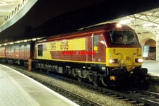 PHOTO  CLASS 67  67015 AT BRISTOL TEMPLE MEADS ON 05/05/00