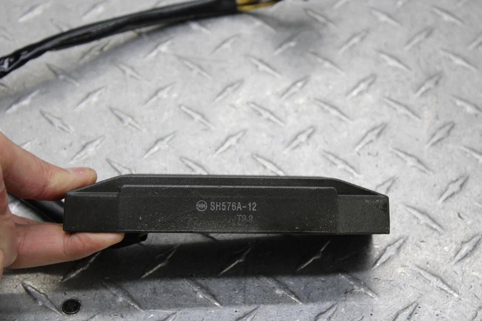 Suzuki Intruder 1400 vs1400GLP 2000 REGULADOR RECTIFICADOR 32800-12E01 FUNCIONAMIENTO VIDEO Foto 2 de 4