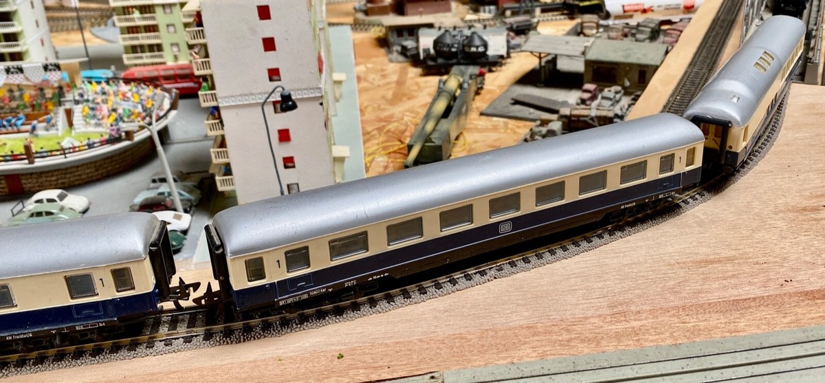 Rame De 4 Voitures HORNBY HO Rheingold SNCF - Époque 4 (7448, 7446, 7451, 7745)
