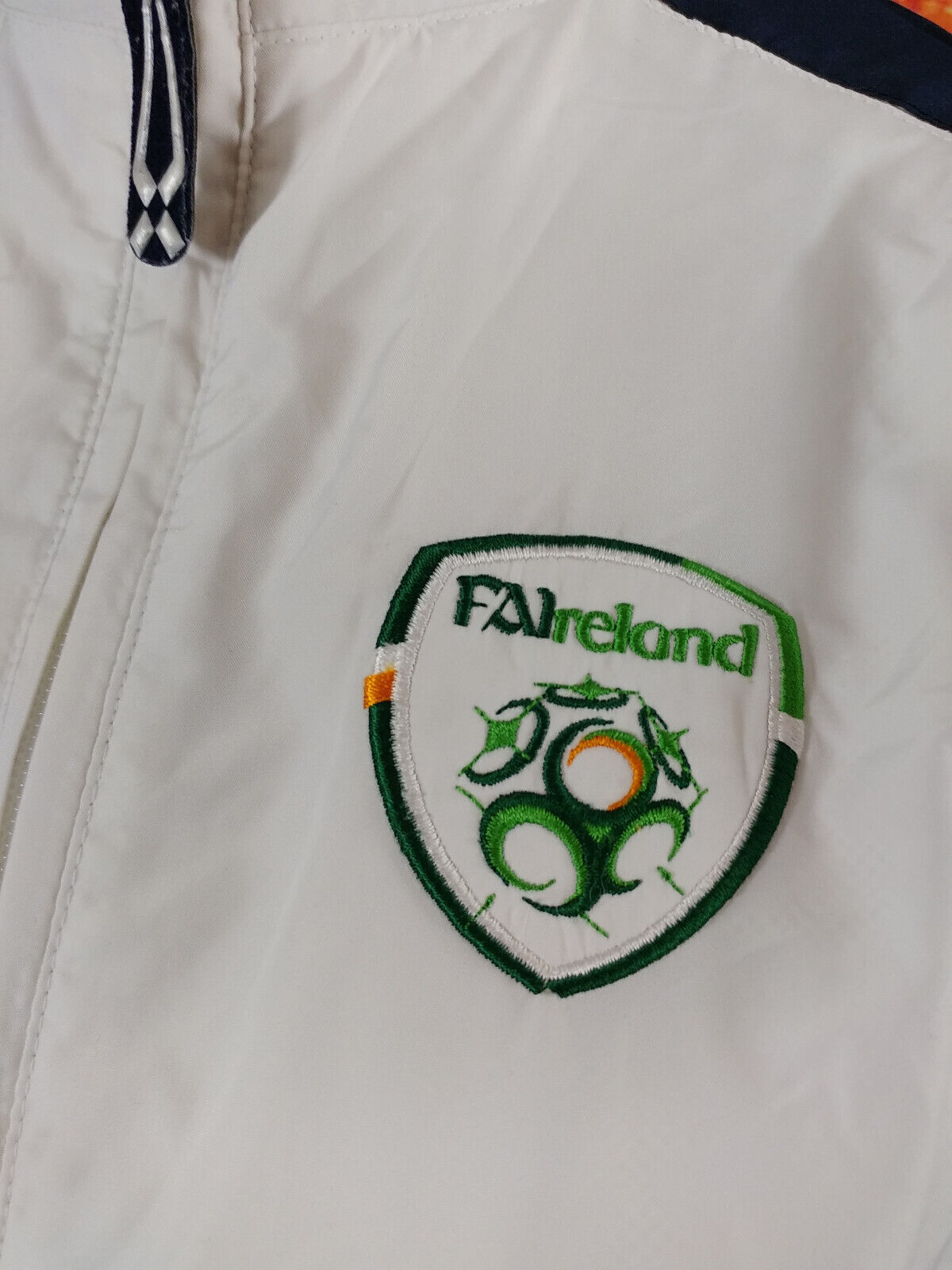 Republic of Ireland Umbro white full zip Football Jacket. UK boy's age 12 image 5