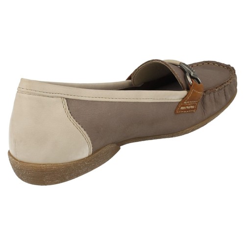 Zapatos informales de cuero estilo mocasín sin cordones para dama 42150-42 de Rieker - Imagen 8 de 10