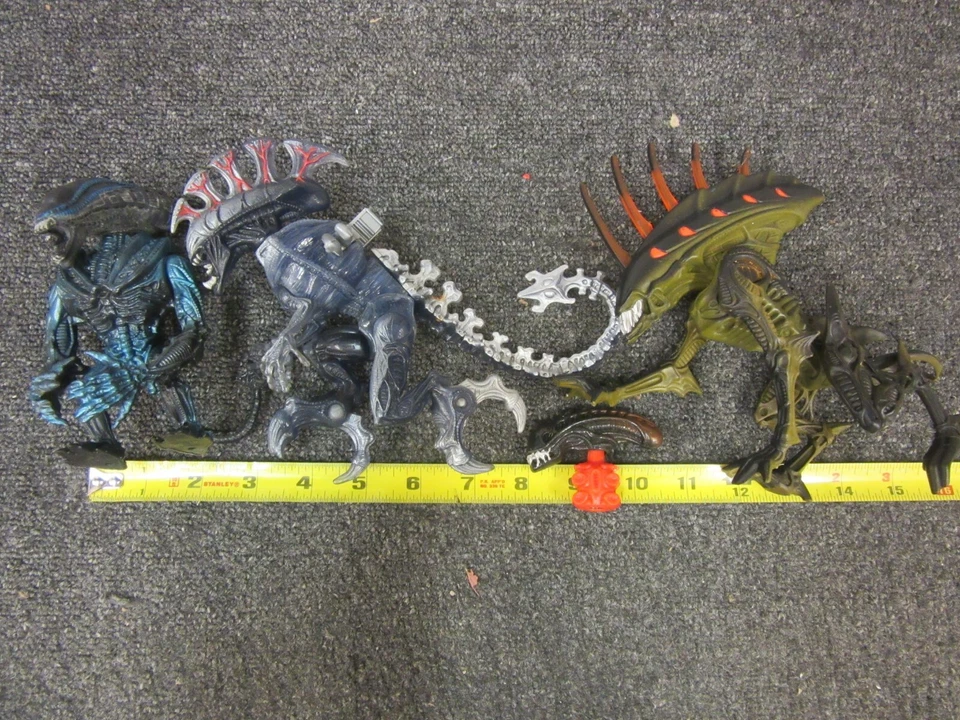 ALIENS figures Kenner Fox 1992 Blue Xenomorph Winged Flying Queen Boar Alien - Image 2 of 4