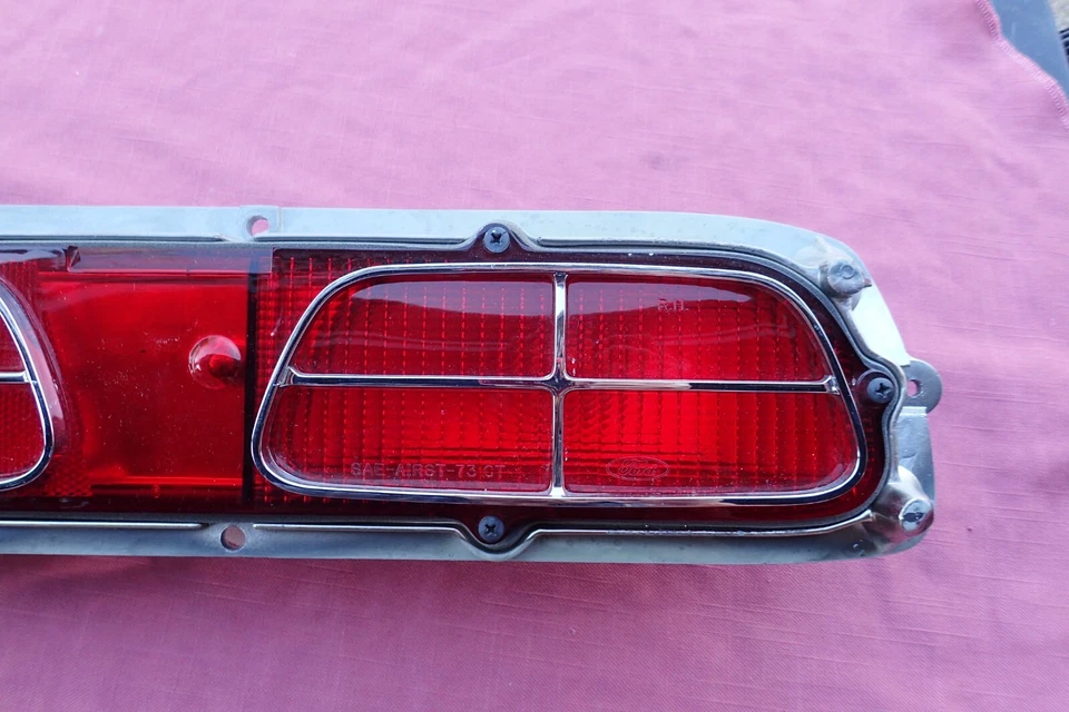 Mercury Cyclone 1970-77, conjunto de luces traseras Comet GT, ¡derecha, como nuevo! D44B-13440-AA Foto 3 de 4