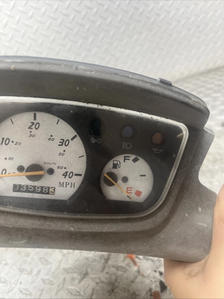 02-11 YAMAHA YW50 ZUMA 50 INSTRUMENT PANEL SPEEDOMETER SPEEDO FUEL GAUGE 6,631 - Image 2 of 4