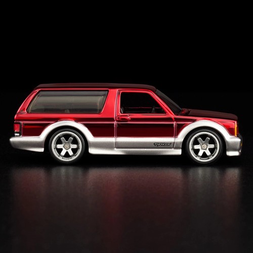 Hot Wheels Collectors RLC 1992 GMC Typhoon - Picture 11 of 12