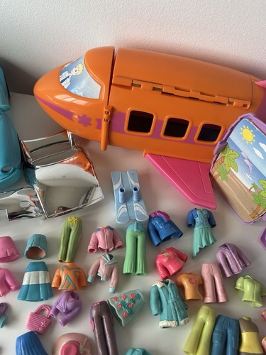 Polly Pocket Bundle (Dolls, Car, Carry Case, Wardrobe & Loads of accessories. - Picture 6 of 9