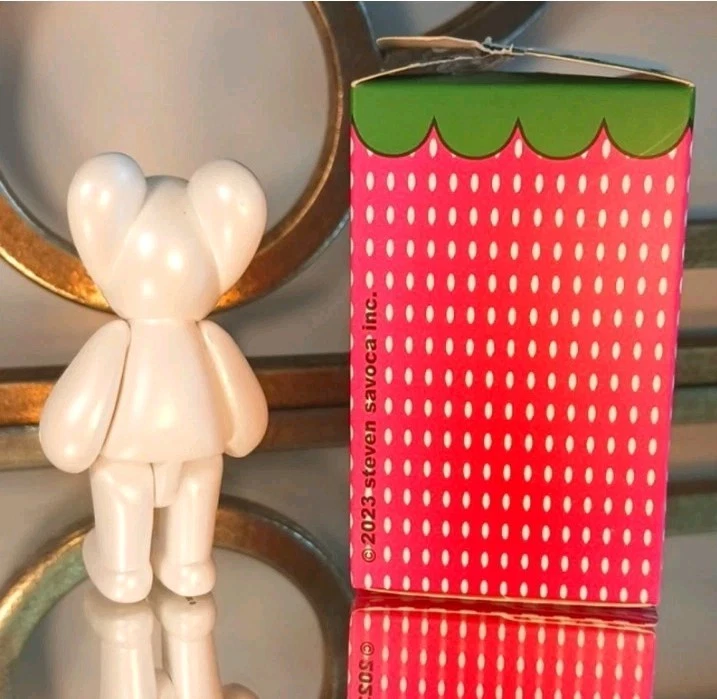 PADRE STEVE Village Ratones RATÓN BLANCO MATE con una caja. Talla 1. Blanco mate. Foto 3 de 4