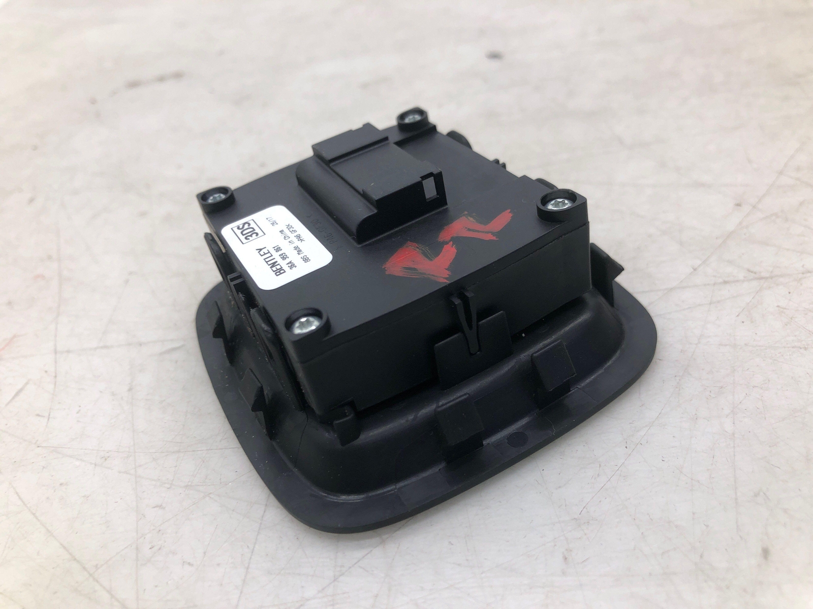 2016-2020 BENTLEY BENTAYGA LOWER C PILLAR 2ND ROW SEAT RELEASE SWITCH 36A959861