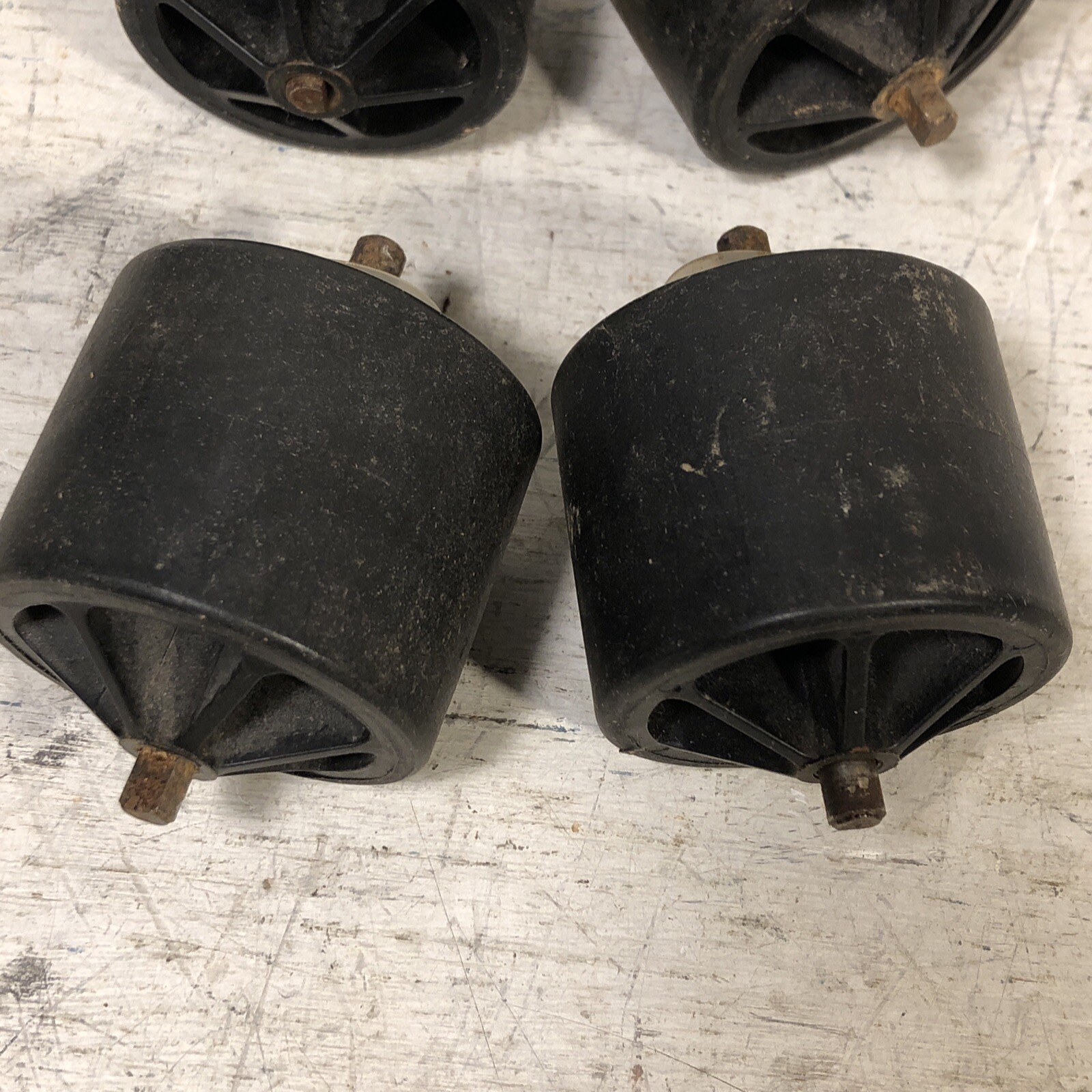 Nordic Track Ski Machine 4 OEM Replacement Idle Rollers W/Axle & Keepers