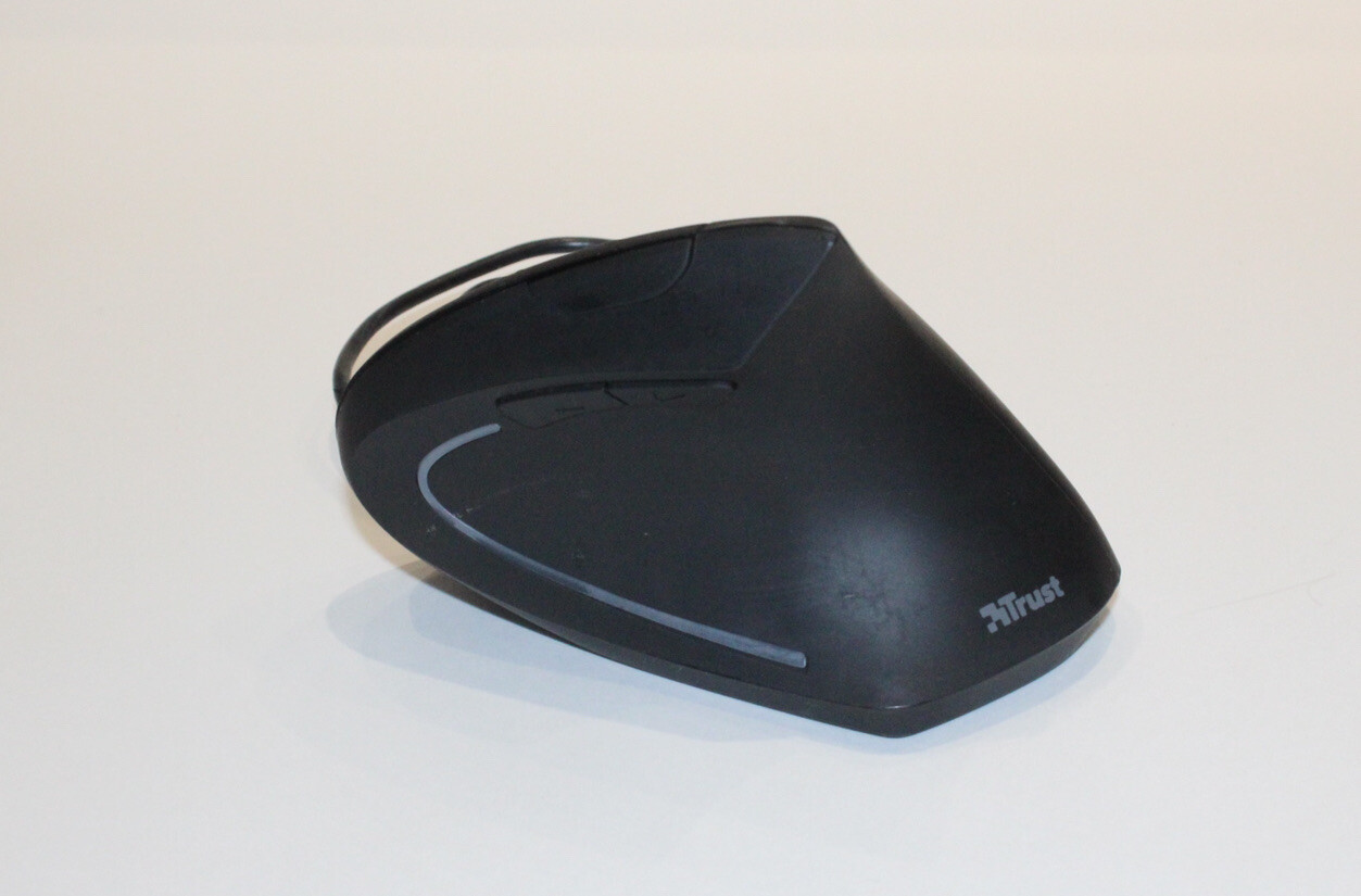 Trust Verto Wired Ergonomic Mouse for PC and Laptop, Illuminated, 1000-1600 DPI,