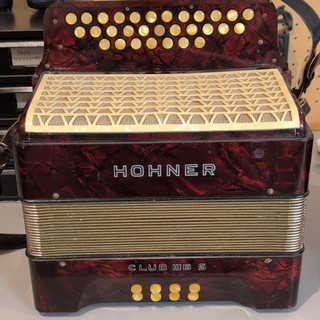 Vintage HOHNER Club IIIBS Button Accordion 21 Treble 8 Bass 29 Buttons 3 Reg Red
