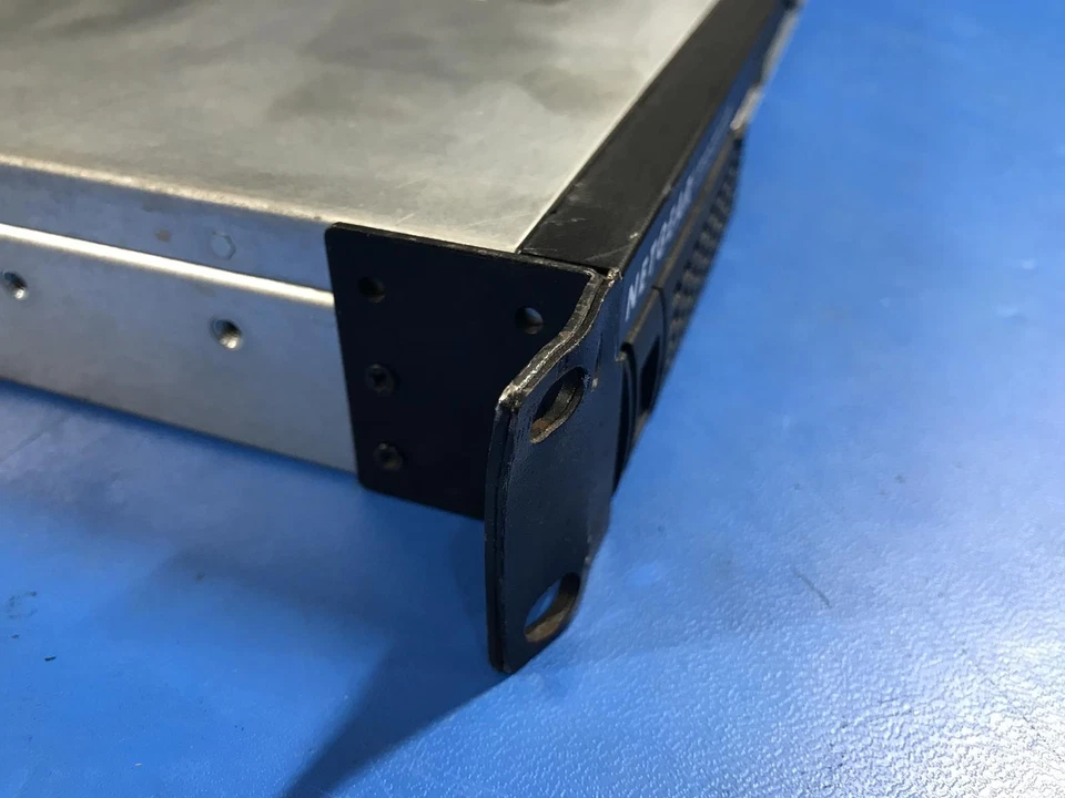 NetGear RNRX4420-100NAS 1U Rackmount 4-Bay Network Storage w/ 2TB HDD - Image 4 of 4