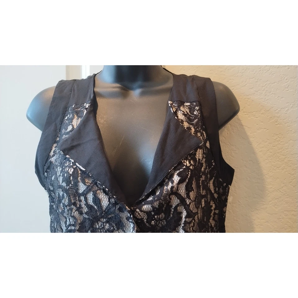 Mono Jessica Simpson cuello en V bolsillos laterales encaje mameluco pierna recta Foto 2 de 4