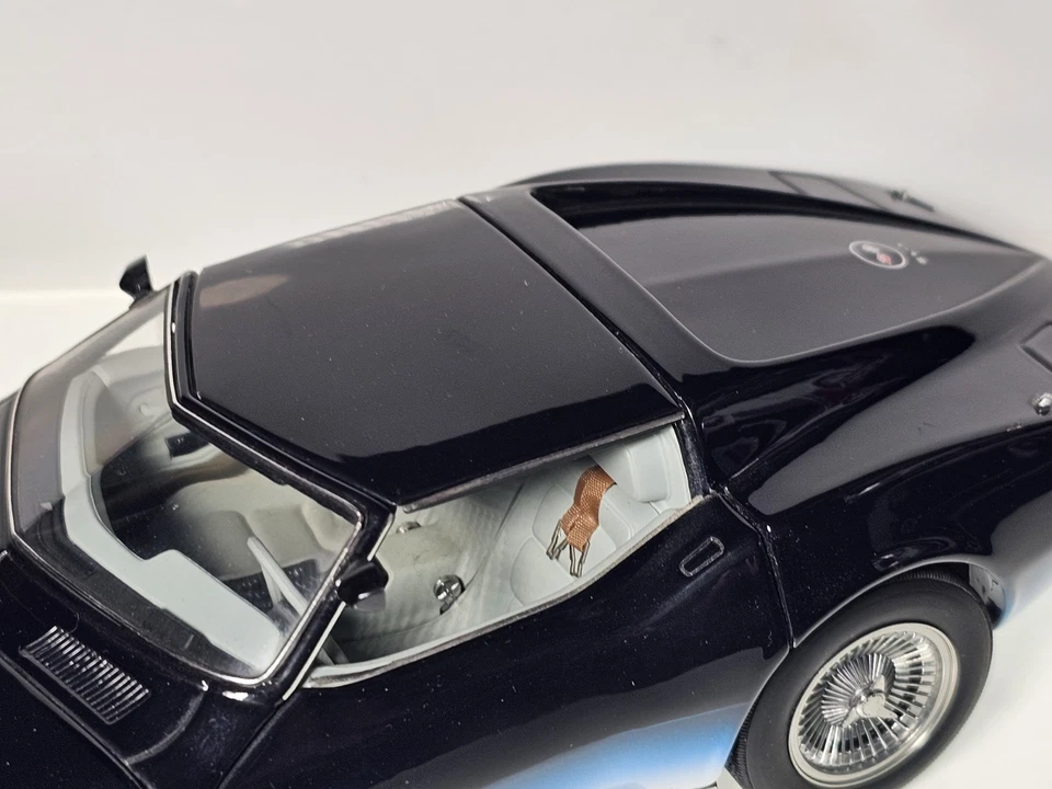 Autoart  Milenium 1:18  Chevrolet Corvette Manta Ray 1968 - Image 3 of 4