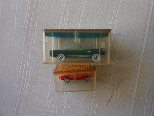 Hot Wheels Ford Mustang Convertibles Assorted - Picture 14 of 22