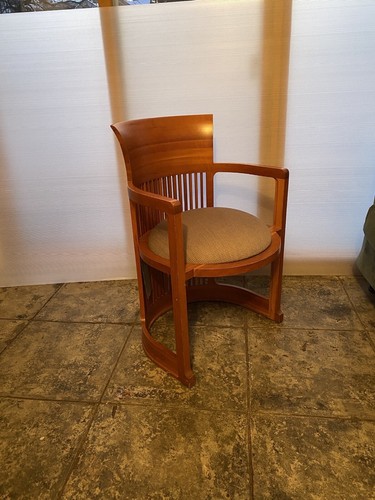 Original Frank Lloyd Wright for Cassina Barrel Chair - Picture 4 of 7