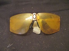 Vintage Men's Aviator Sunglasses With Temple Lenses Front Center Design