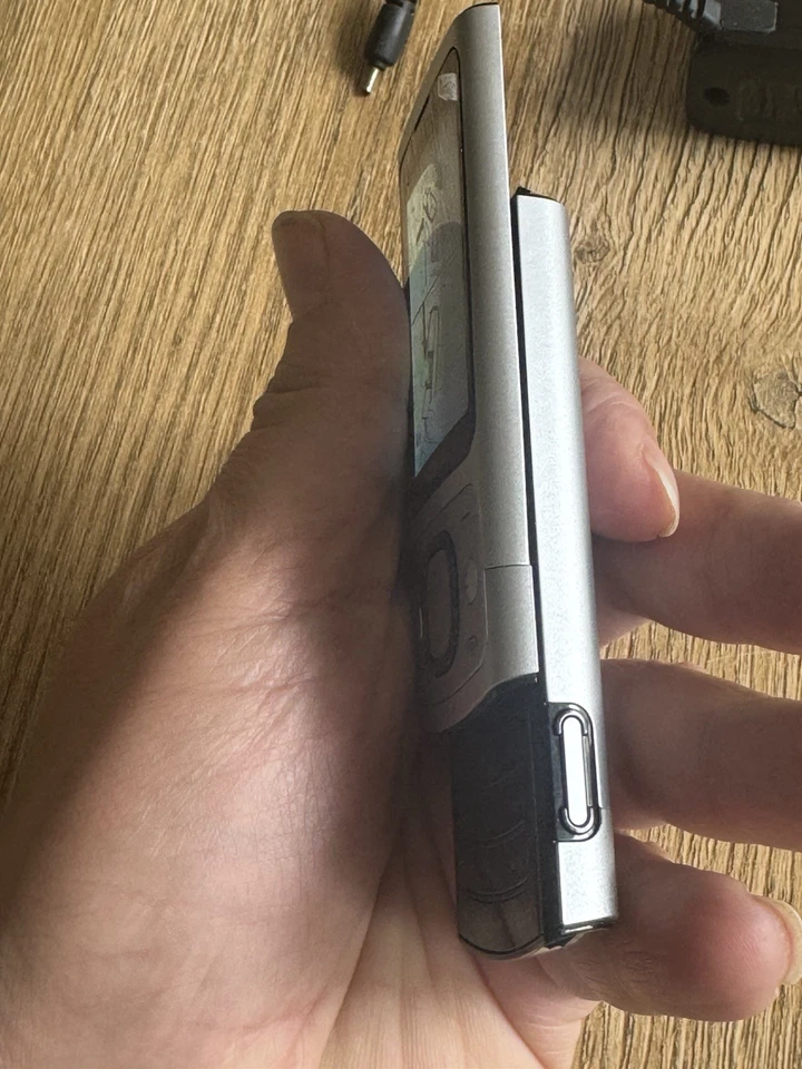 Nokia  6700 slide - Silber - Bild 4 von 4