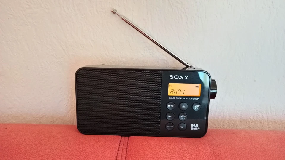 Sony XDR - S40Dbp tragbares FM,RDS / DAB+ Radio mit Netzteil - Bild 3 von 4