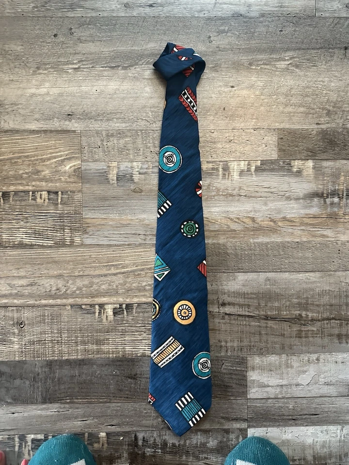 Gravata vintage 100% seda estampada geométrica azul marinho - Imagem 2 de 4