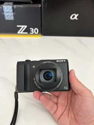 Sony Cyber-shot DSC-HX60/ HX60v Digital Camera 20.40 MP 30x Optical Zoom Wi-Fi