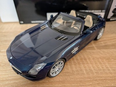 (L-167)  Minichamps 1:18 Mercedes-Benz SLS AMG Roadster 2011 - OVP