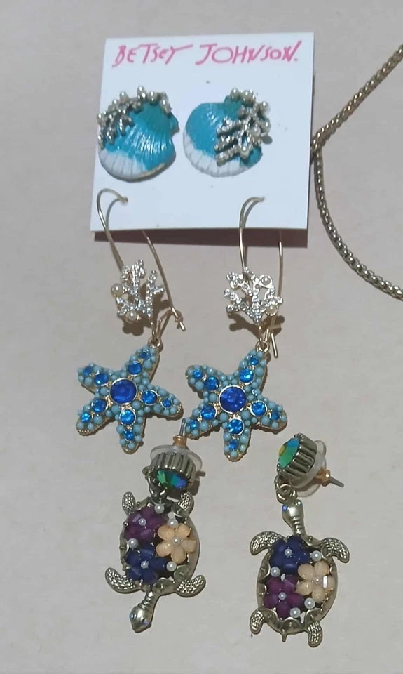 Betsey Johnson Enamel Sea  Turtle Starfish Scallop Reef Earrings Mixed Lot 4 - Image 2 of 4