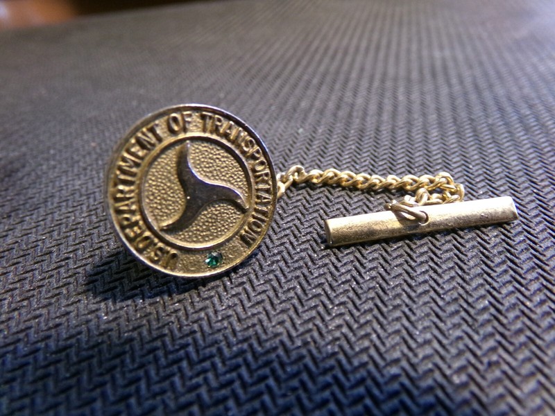 Vtg: U.S. Department of Transportation Service Award Lapel Pin w/ Green Emerald