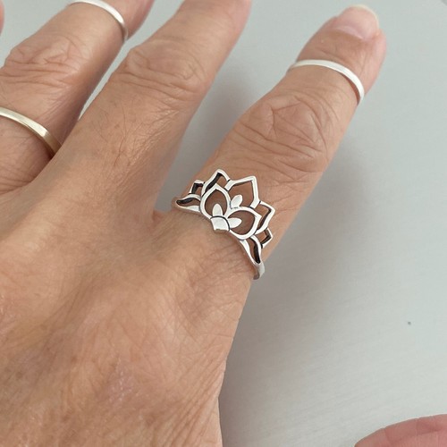 Anello loto design argento sterling, anello fiore, anello argento, anello yoga  - Foto 5 di 8