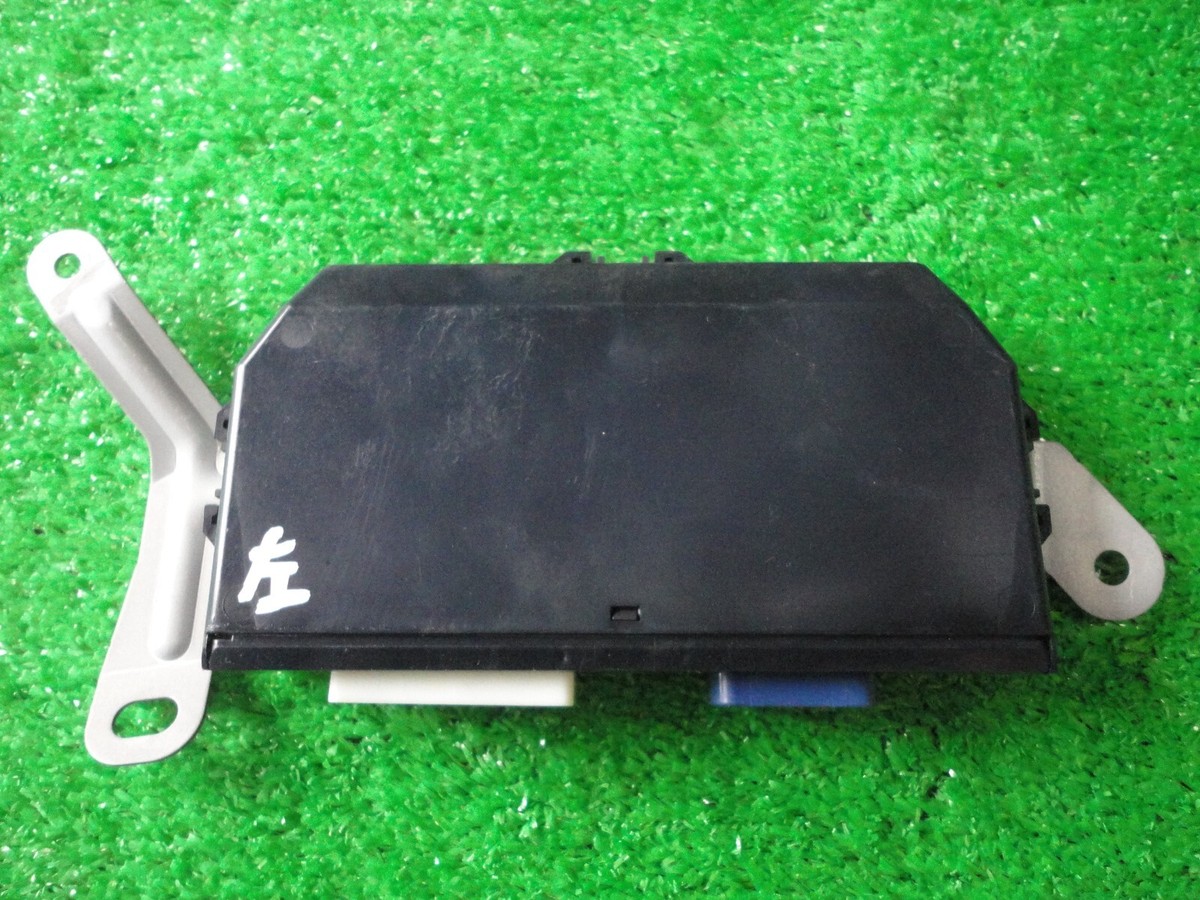 TOYOTA NOAH VOXY AZR60G Genuine Left side Rear Door control relay