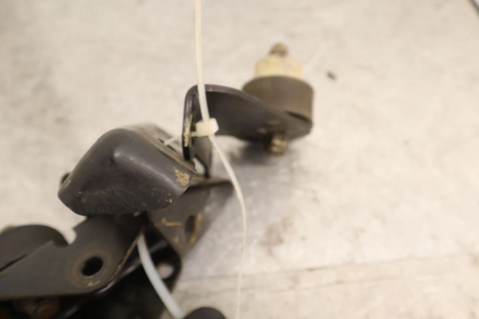 1999 POLARIS MAGNUM 500 4X4 OEM MOTOR ENGINE MOUNT STAY BRACKET - Image 3 of 4