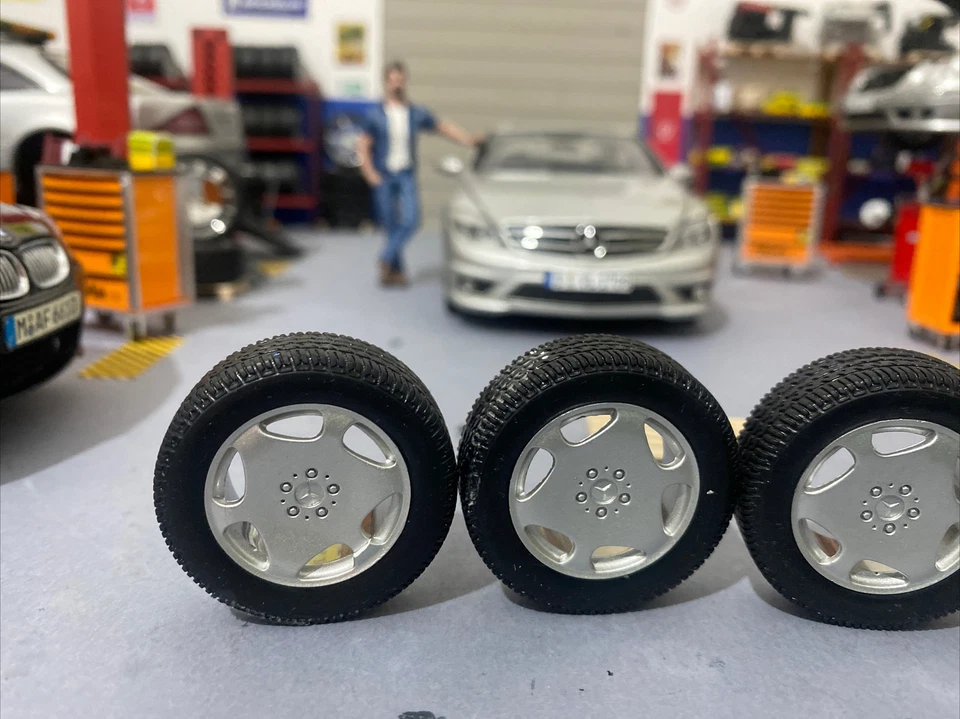 Cerchi Mercedes Cl 600 v12 Autoart - Immagine 3 di 4