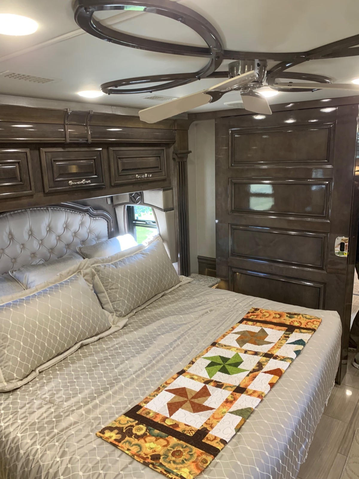 Entegra Coach Cornerstone Series M-45B 605hp Cummins One Owner Low Miles!!