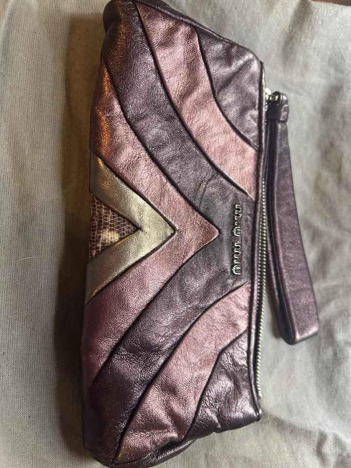 Bolso sin asas Miu Miu de cuero con piel de serpiente y seda Foto 3 de 4