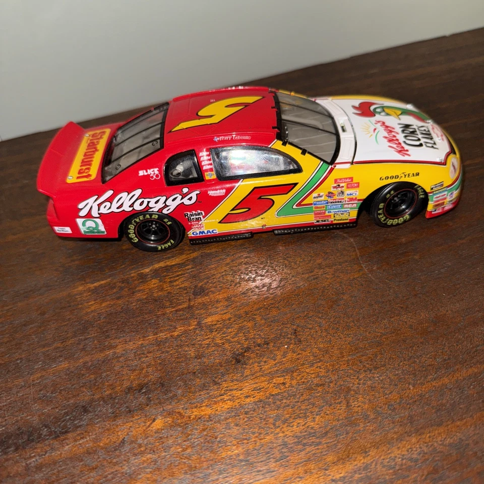 NASACAR 1998 Racing Champions Terry Labonte #5 Kellogg's Corn Flakes 1:64 Scale - Image 3 of 3