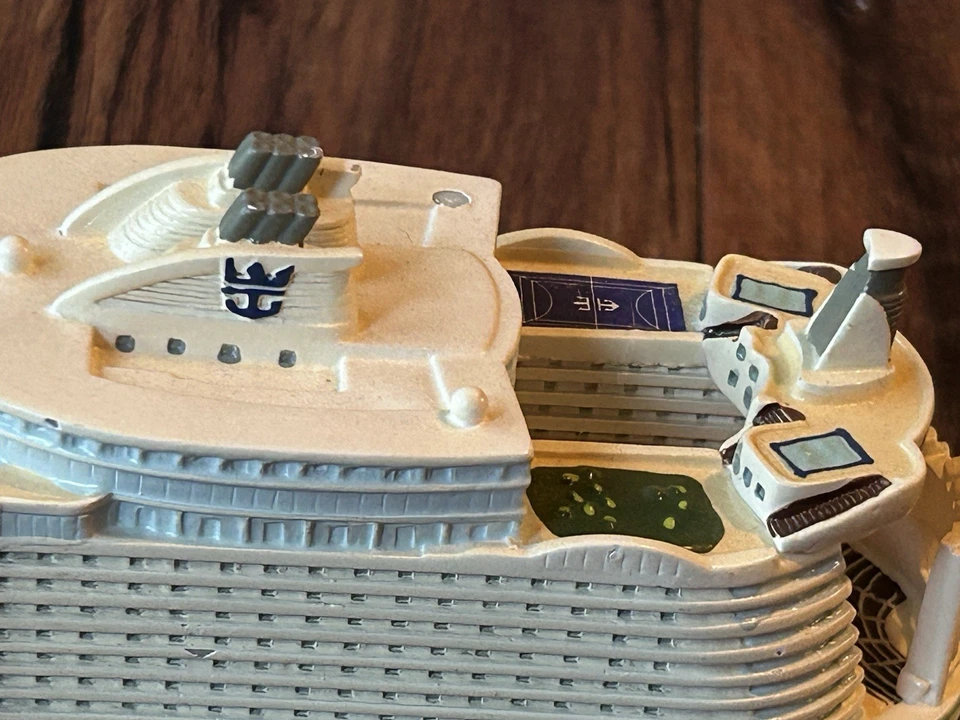 Royal Caribbean ALLURE OF THE SEAS Cruise Ship Model 12 Inches - Image 4 of 4