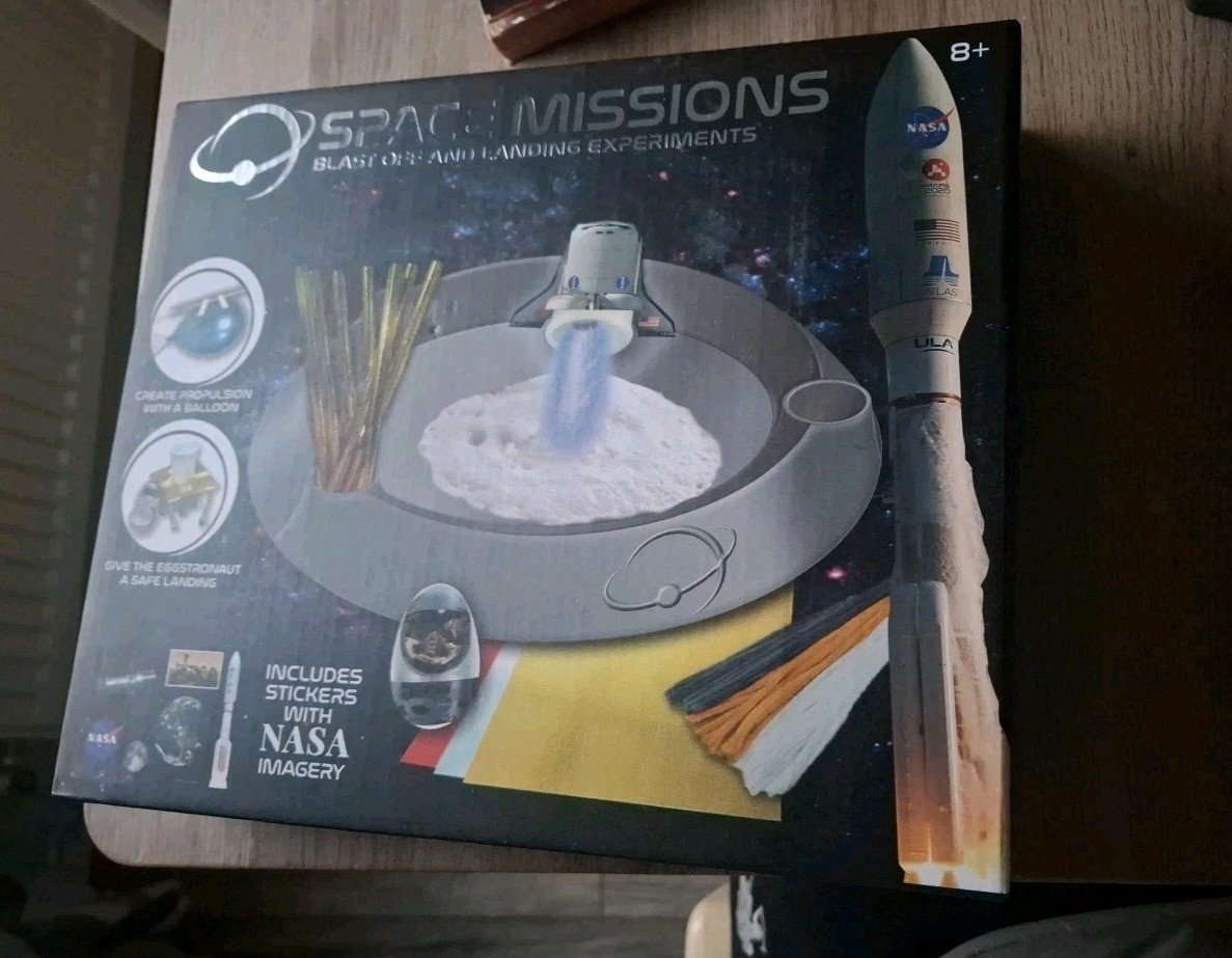 SPACE MISSIONS - BLAST OFF AND LANDING SCIENCE EXPERIMENTS KIT - AGE 8+ - NEW