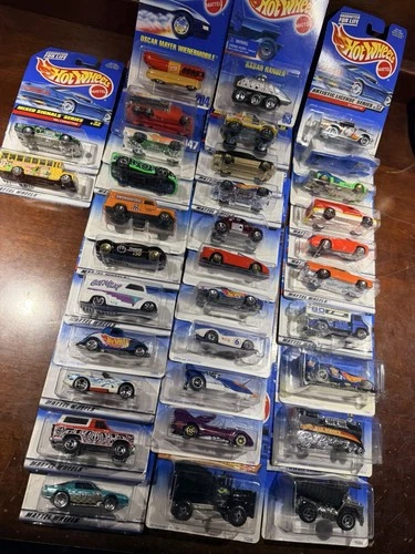 Vintage 90s Hot Wheels LOT OF 34. Radar Ranger Oscar Mayer WIENERMOBILE & MORE!