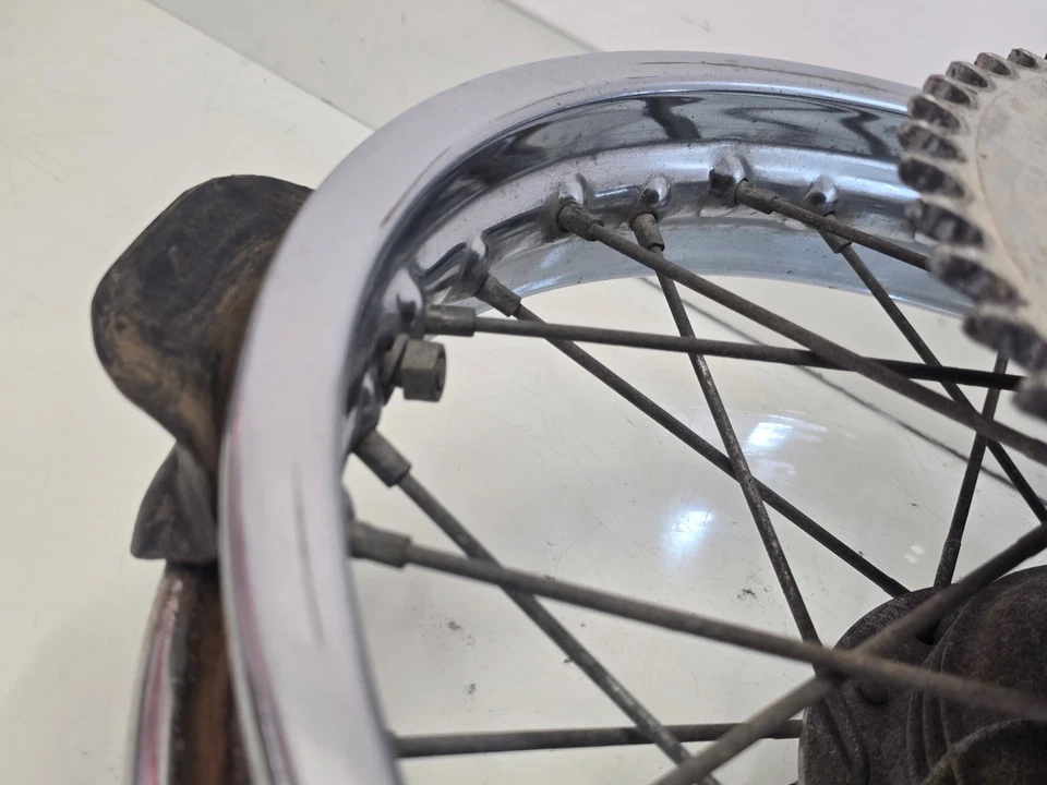 71 Yamaha RT1 DT1 250 360 rueda trasera buje radios piñón Takasago 1,85 x 18" Foto 4 de 4