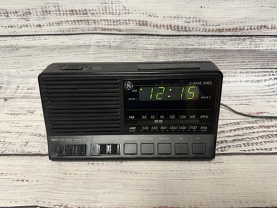 Vintage GE General Electric AM/FM Digital Alarm Clock Radio Model 7-4648A -Works