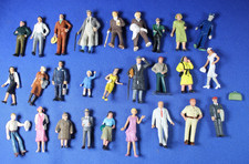 O - S - O-27 27 Plastic Figures - Nicely Painted