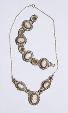 Set collana e bracciale antichi in filigrana d'argento con cammei