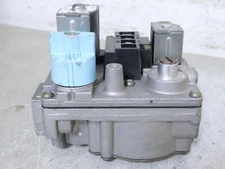 White Rodgers 36E98 202 HVAC Furnace Gas Valve Carrier EF32CW191