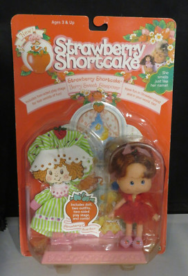 THQ Vintage 1991 Strawberry Shortcake BERRY SWEET SLEEPOVER Doll & Stage NRFP