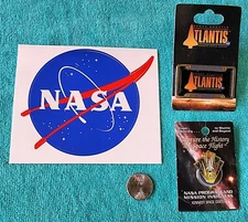 NASA - U.S. SPACE PROGRAM - 2 LAPEL PINS & NASA DECAL - ATLANTIS & SPACE SHUTTLE