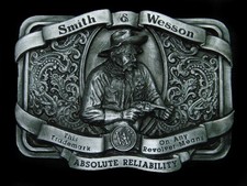 SK09140 NOS VINTAGE 1989  SMITH  WESSON  GUN  FIREARM ADVERT BELT BUCKLE