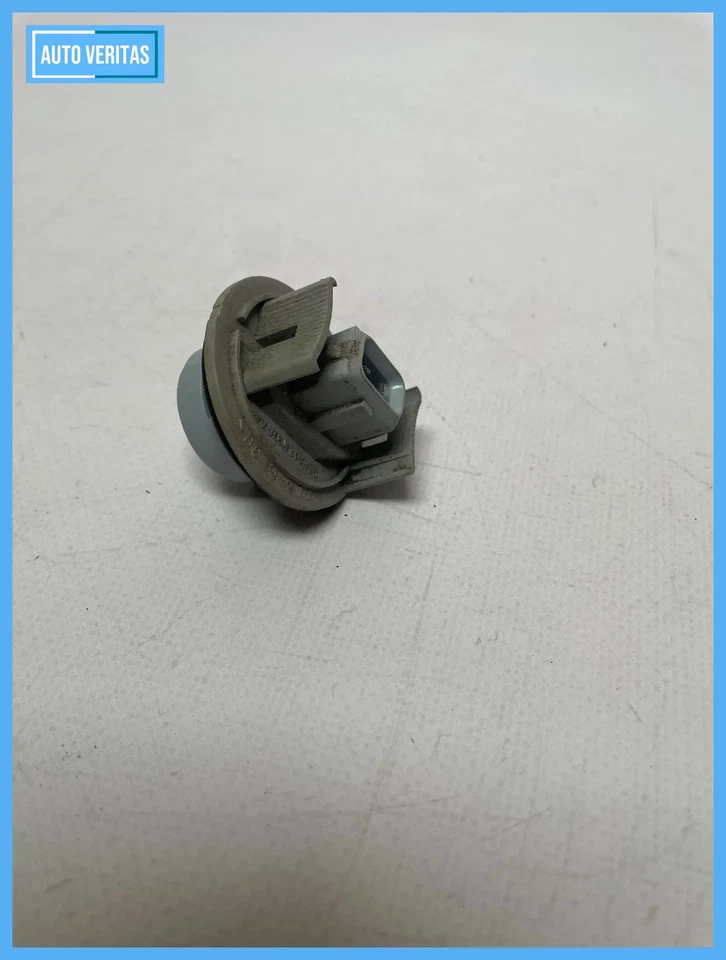 Original Ford Fiesta III 3 Courier Mazda 121 (GFJ/DB) lamp carrier 139807 - Image 2 of 4