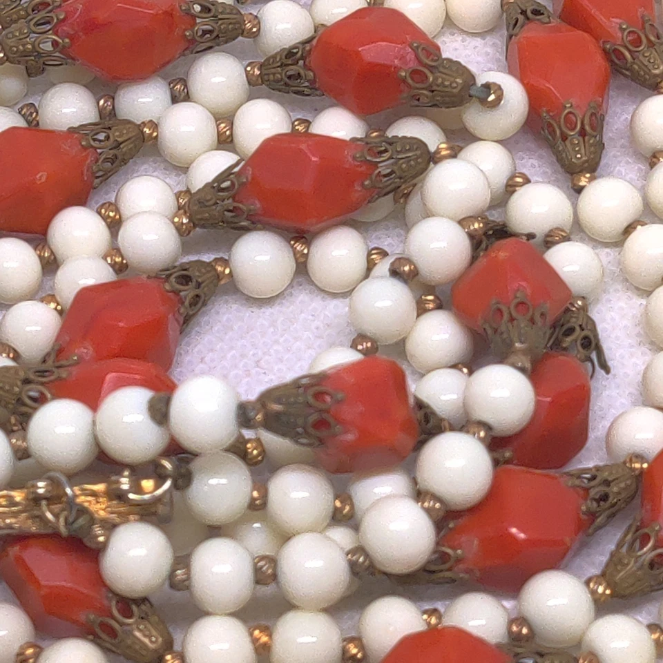 Collar Multihilo Rojo Blanco Firmado MCM 13" Hattie Carnegie De Colección  Foto 4 de 4