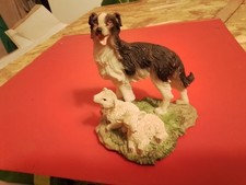 BORDER COLLIE SHEEP DOG GUARDIJNG A PAIR OF LAMBS. VGC. 9cm HIGH.