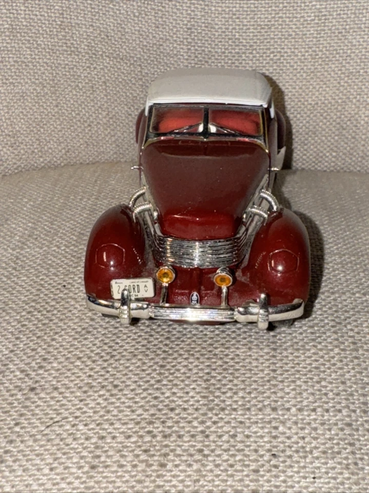 Signature Models 1937 CORD 812 SUPERCHARGED Diecast Car Red White - Image 3 of 4